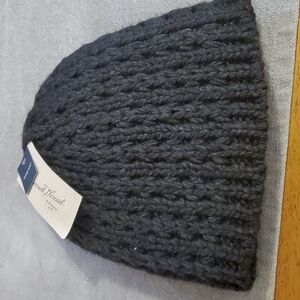 Universal Thread Hand knit hat..